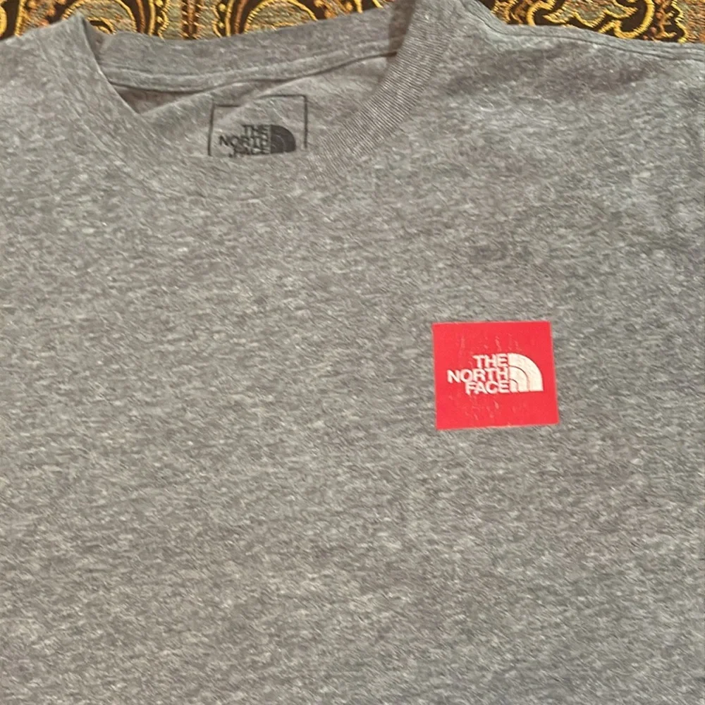 The North Face Redbox Logo Heathered Gray Short Sleeve T-Shirt Men’s Medium